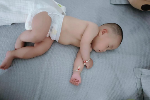 邓州几个月宝宝会抬头